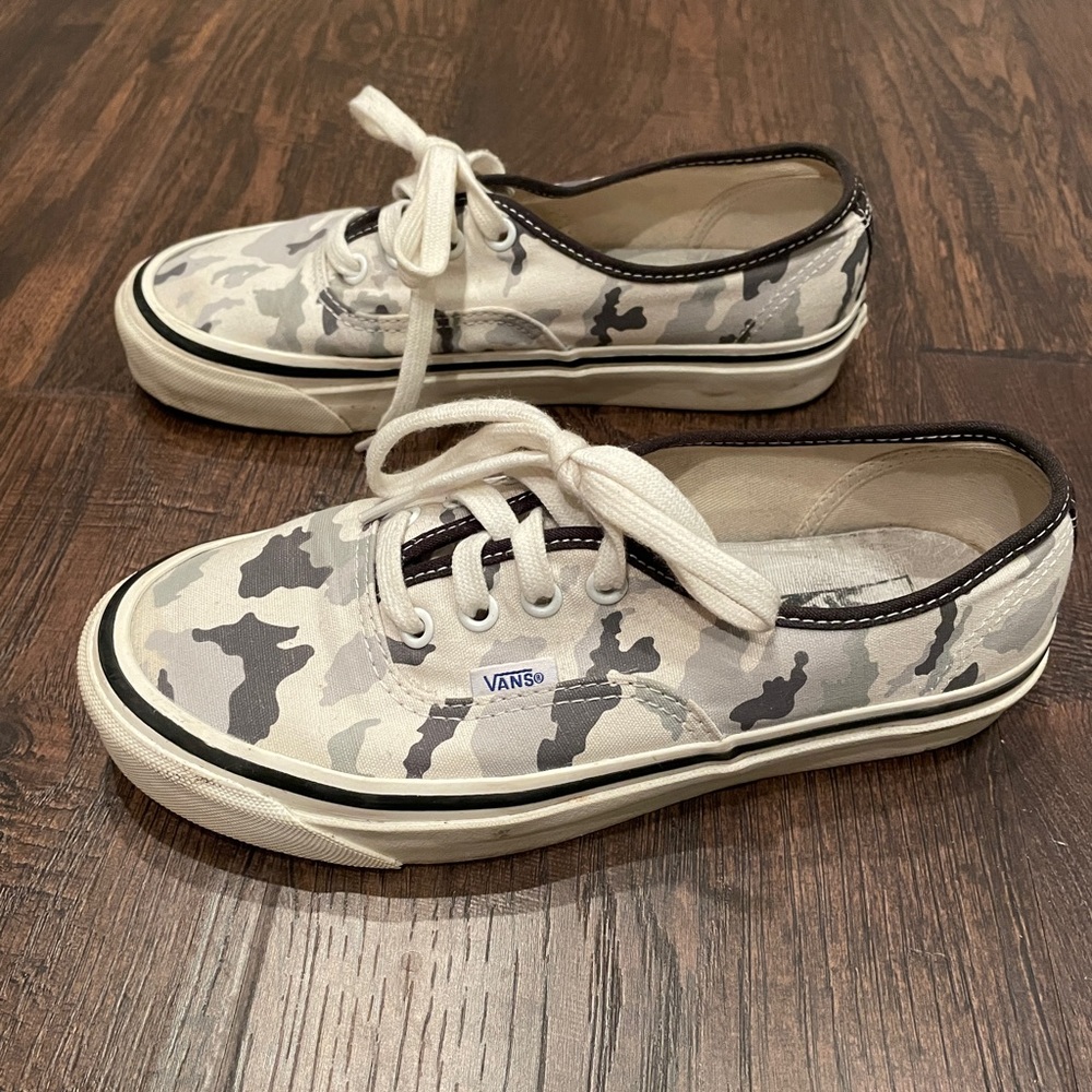 Ladies 7.5 Vans camo sneakers